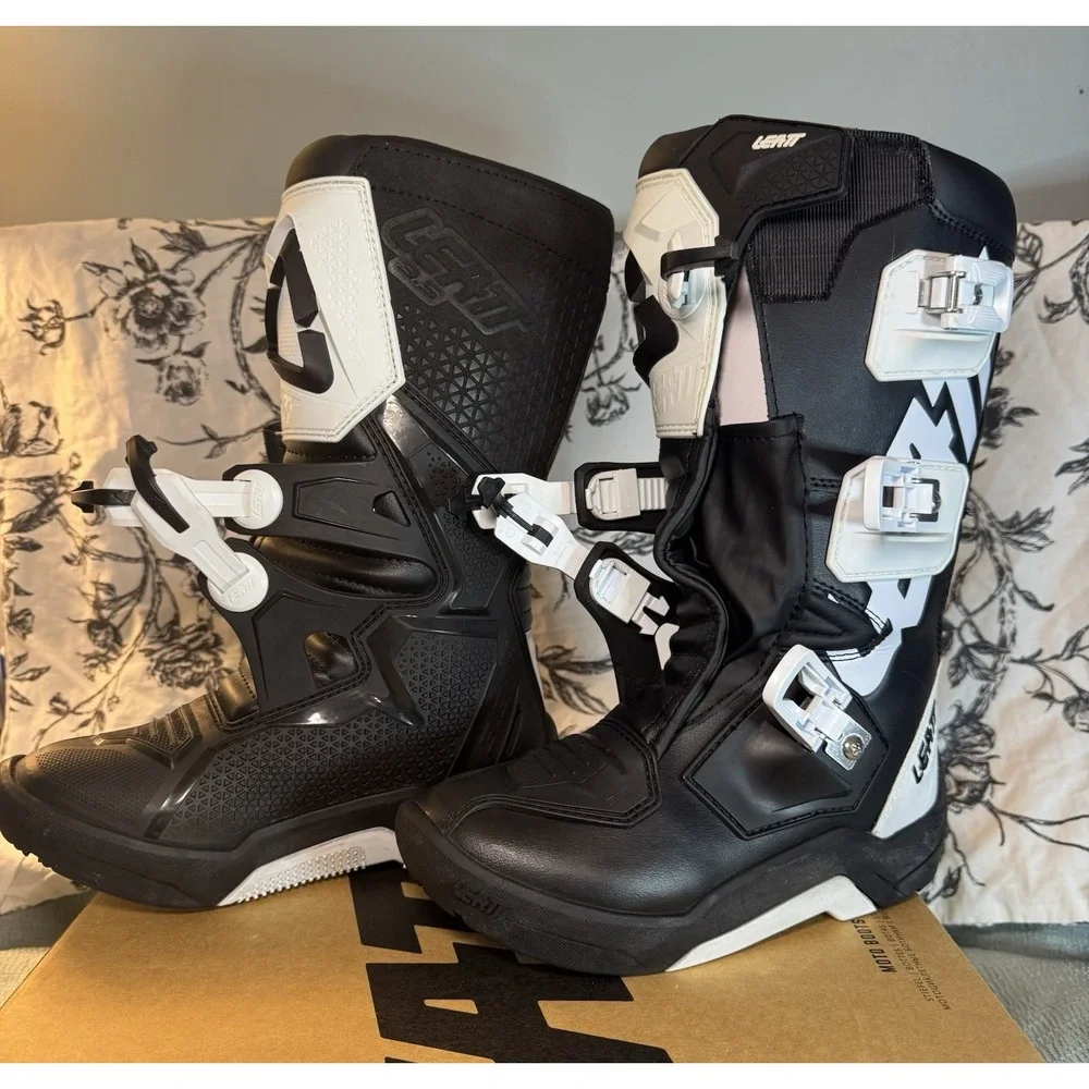 LEATT Black White Side Locking Moto Boots Off-Road Dualzone Sole 3.5 JR - Picture 3 of 11